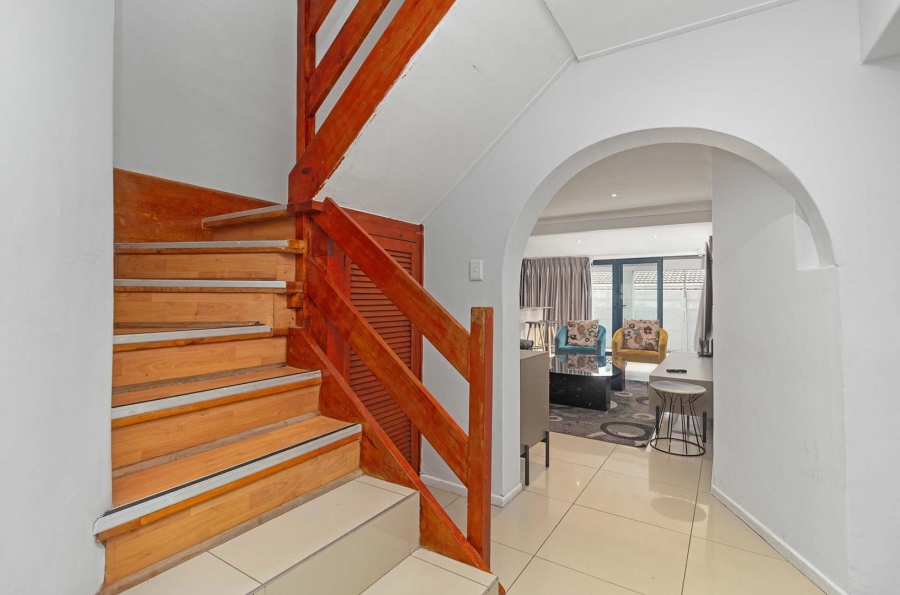 8 Bedroom Property for Sale in Milnerton Ridge Western Cape